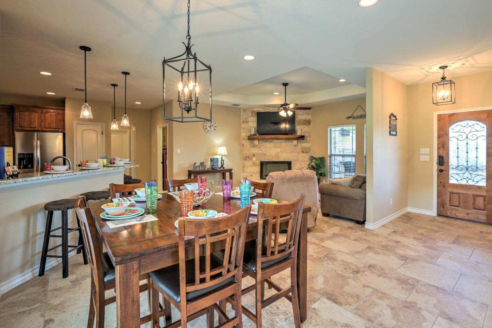 Beautiful Canyon Lake Home with Patio, 1 Mi Boat Ramp